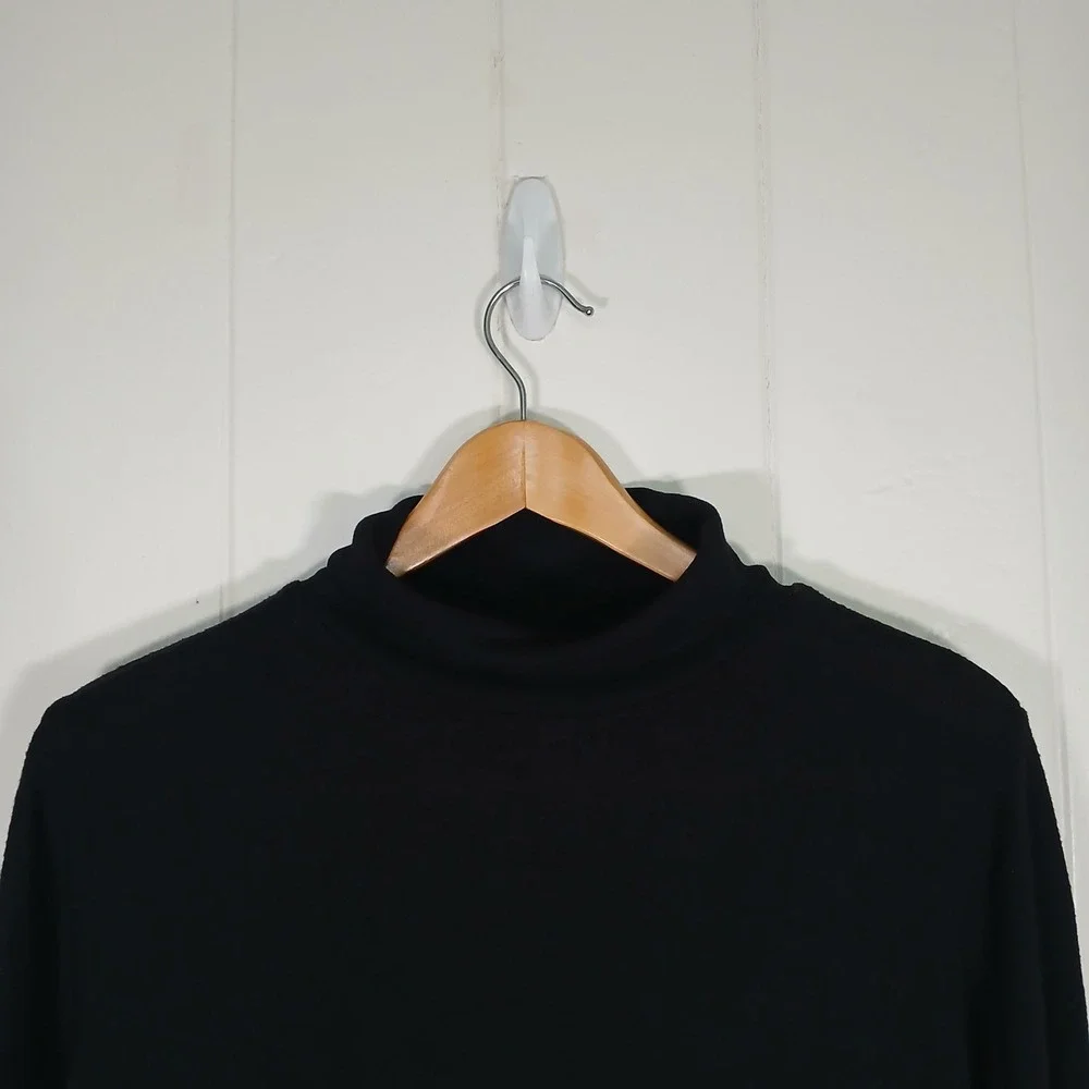 Alo Yoga Turtleneck‎ Top Womens Medium Black Crossover Back Long Sleeve KH